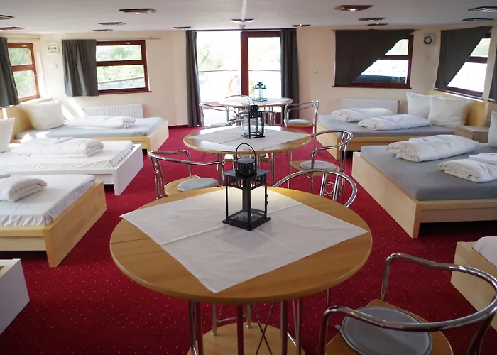 Schiffsherberge Poeppelmann Hotel en barco 2*