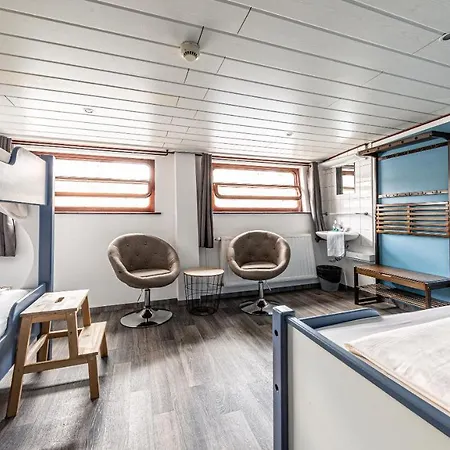 Botel Schiffsherberge Poeppelmann Dresden