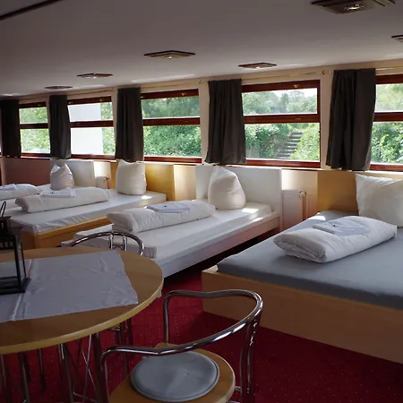 Botel Schiffsherberge Pöppelmann 2*