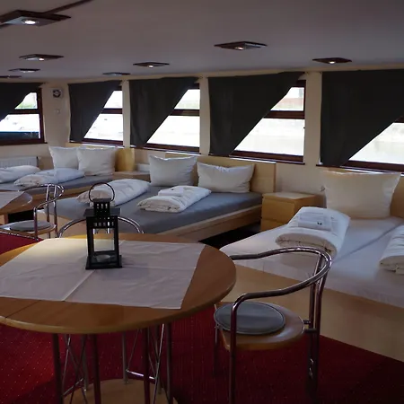 Schiffsherberge Poeppelmann 2*