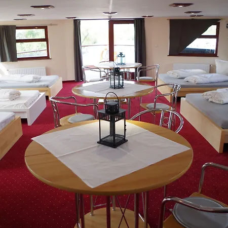 Schiffsherberge Poeppelmann Bateau-hôtel 2*