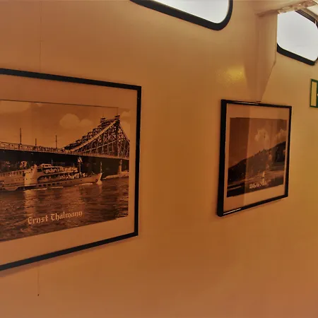 Botel Schiffsherberge Pöppelmann Dresden