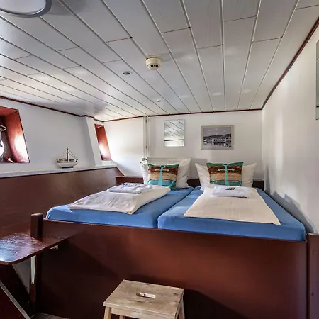 Botel Schiffsherberge Pöppelmann 2*