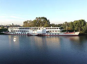 Botel Schiffsherberge Poeppelmann 2*