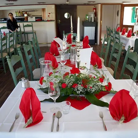 Schiffsherberge Poeppelmann Botel 2*