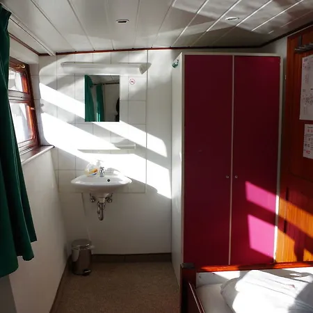 Botel Schiffsherberge Poeppelmann 2*