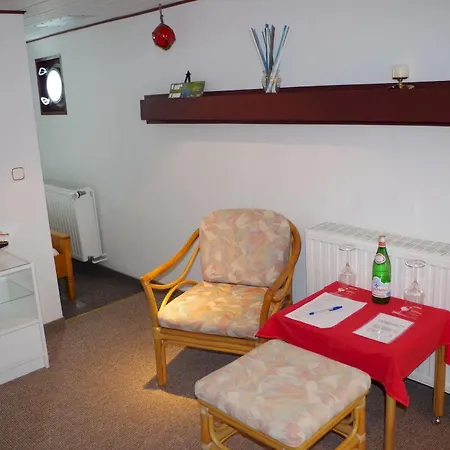 Schiffsherberge Poeppelmann Botel 2*