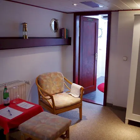Botel Schiffsherberge Poeppelmann Dresden