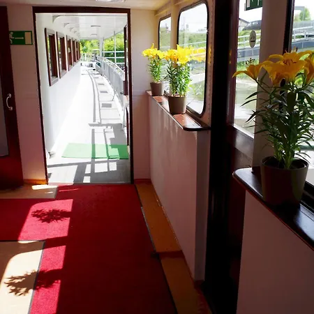 Schiffsherberge Poeppelmann Botel Dresden