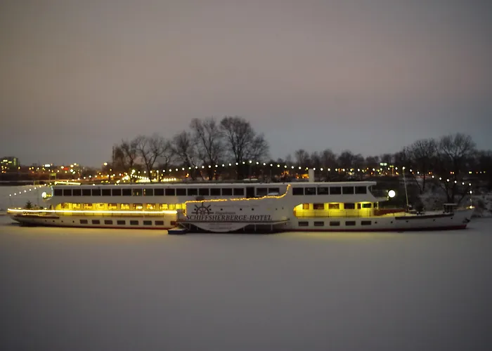 Schiffsherberge Poeppelmann Ботель Дрезден
