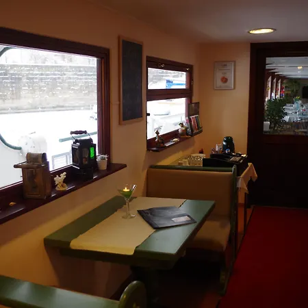 Botel Schiffsherberge Poeppelmann 2*