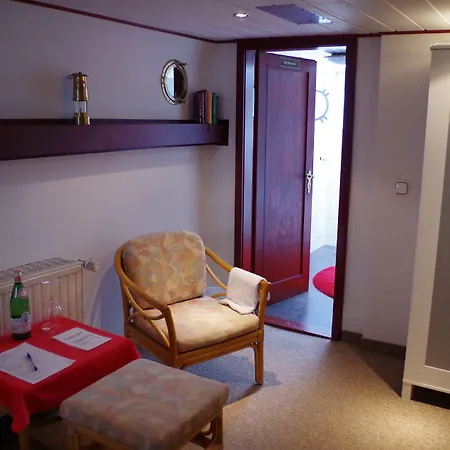 Botel Schiffsherberge Poeppelmann 2*